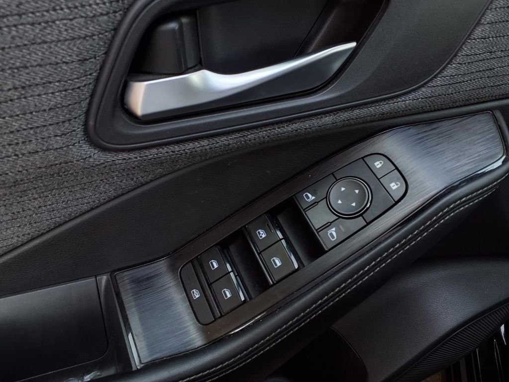 Used 2021 Nissan Rogue SV image 17