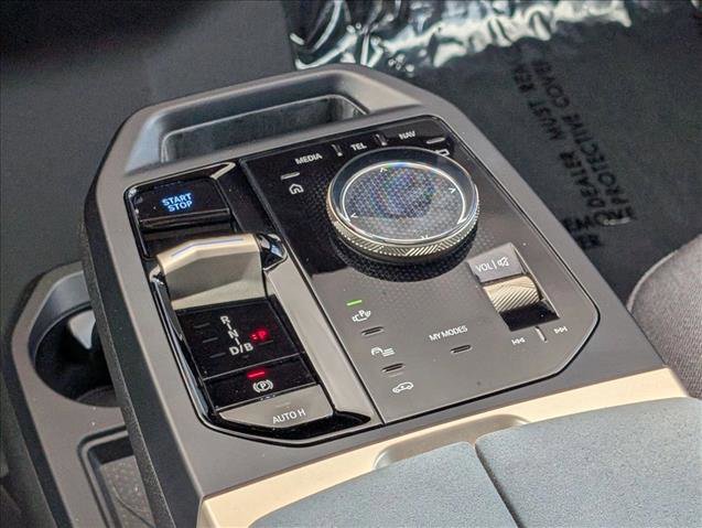 Certified 2022 BMW iX xDrive50 w/ Premium Package AWD/4WD image 12