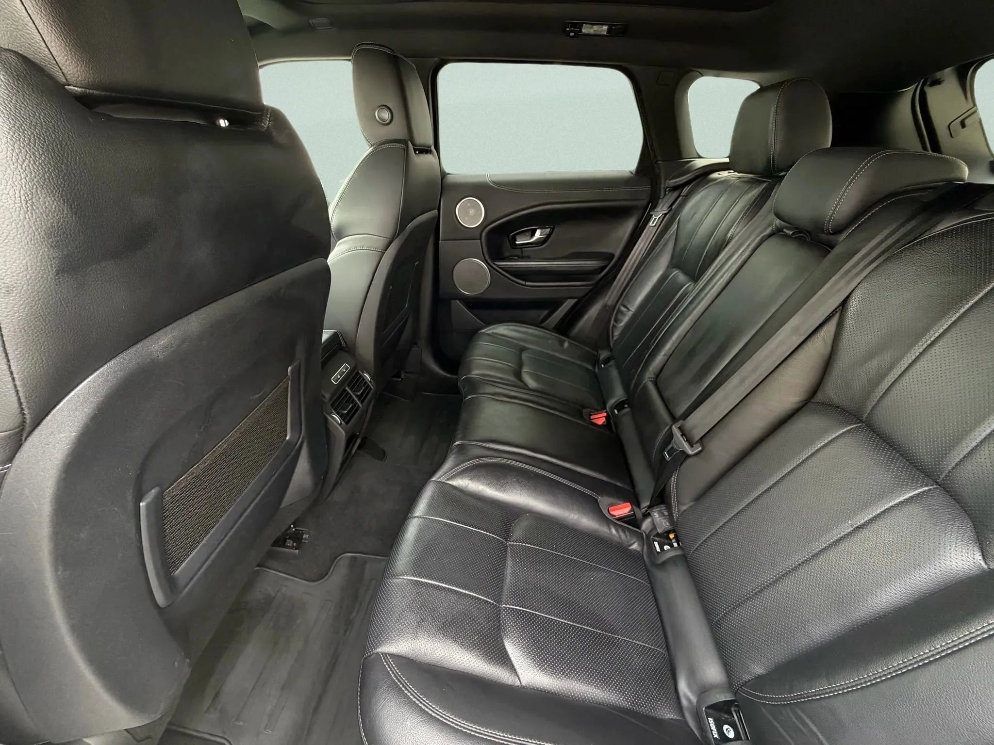 Used 2019 Land Rover Range Rover Evoque image 32