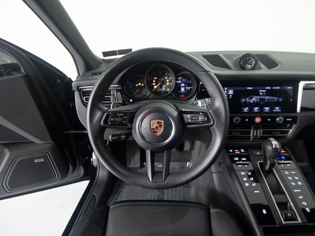 Certified 2026 Porsche Macan AWD/4WD image 18