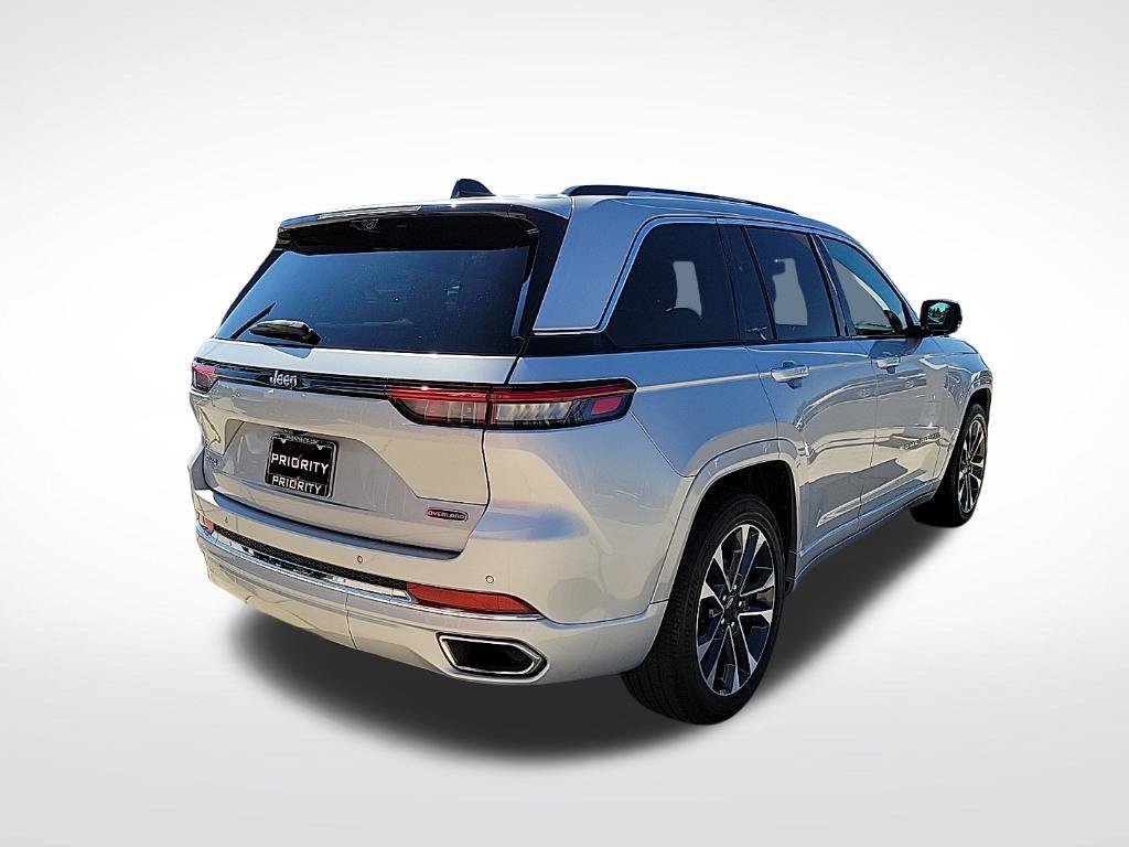 Used 2023 Jeep Grand Cherokee Overland w/ Luxury Tech Group IV AWD/4WD image 4