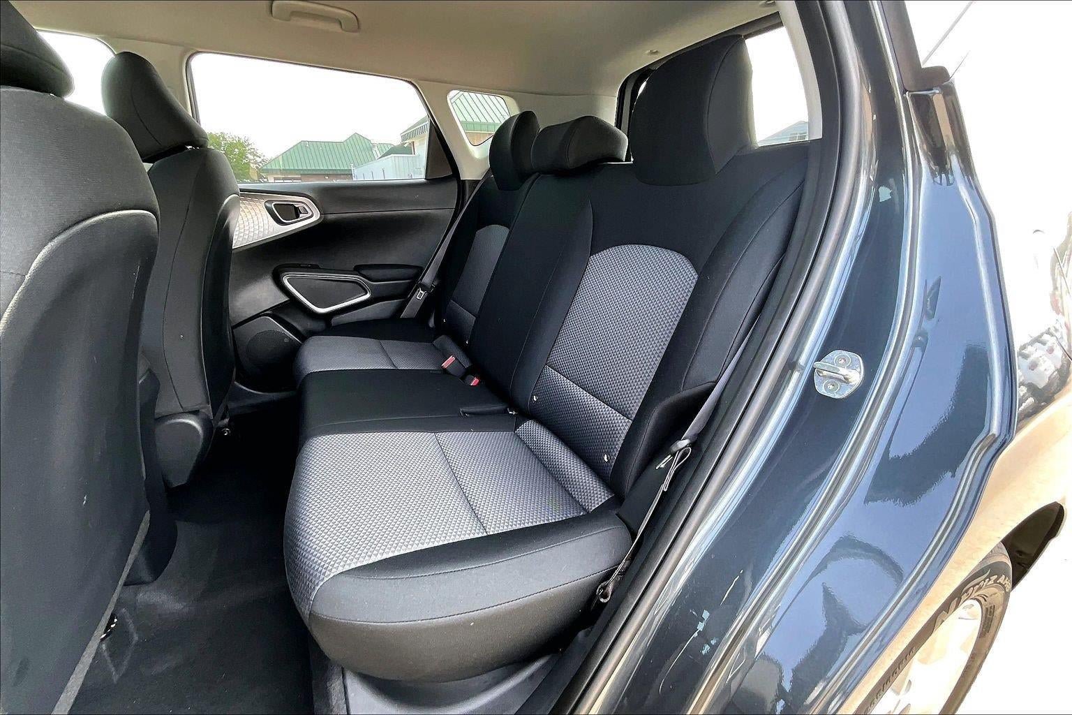 Used 2025 Kia Soul LX w/ LX Technology Package FWD image 21