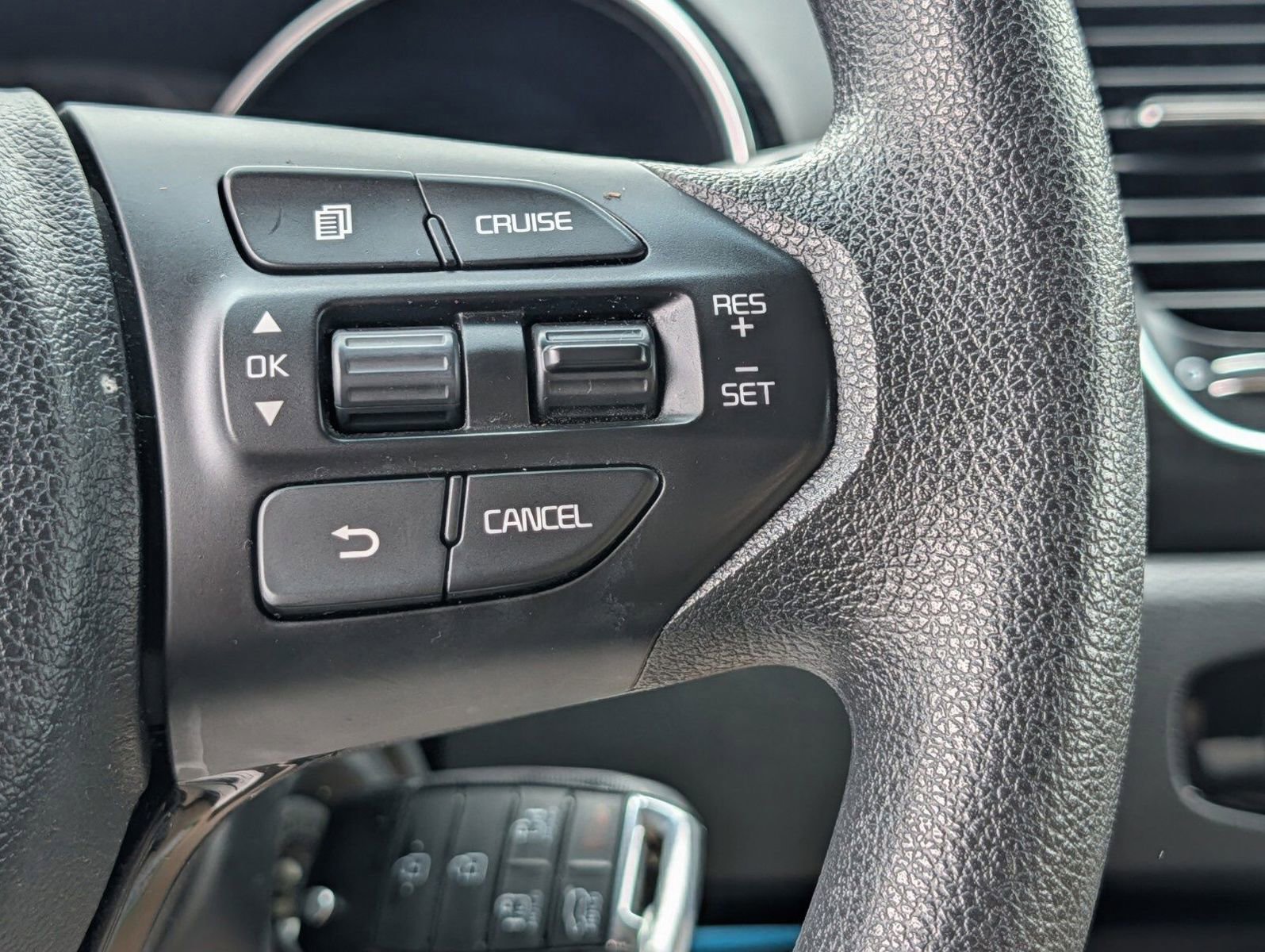 Used 2019 Kia Sedona LX image 29