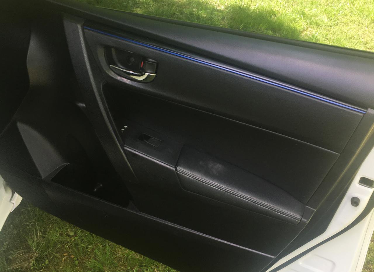 Used 2017 Toyota Corolla SE FWD image 15