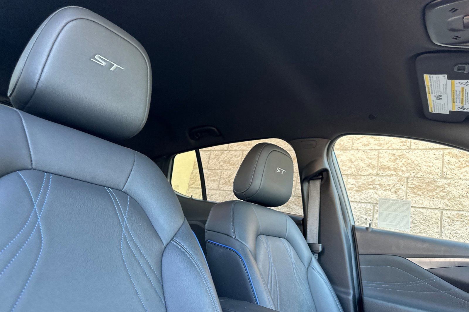 Certified 2025 Buick Envista Sport Touring image 17