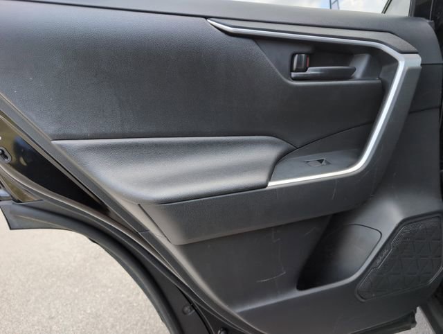 Used 2020 Toyota RAV4 LE FWD image 30