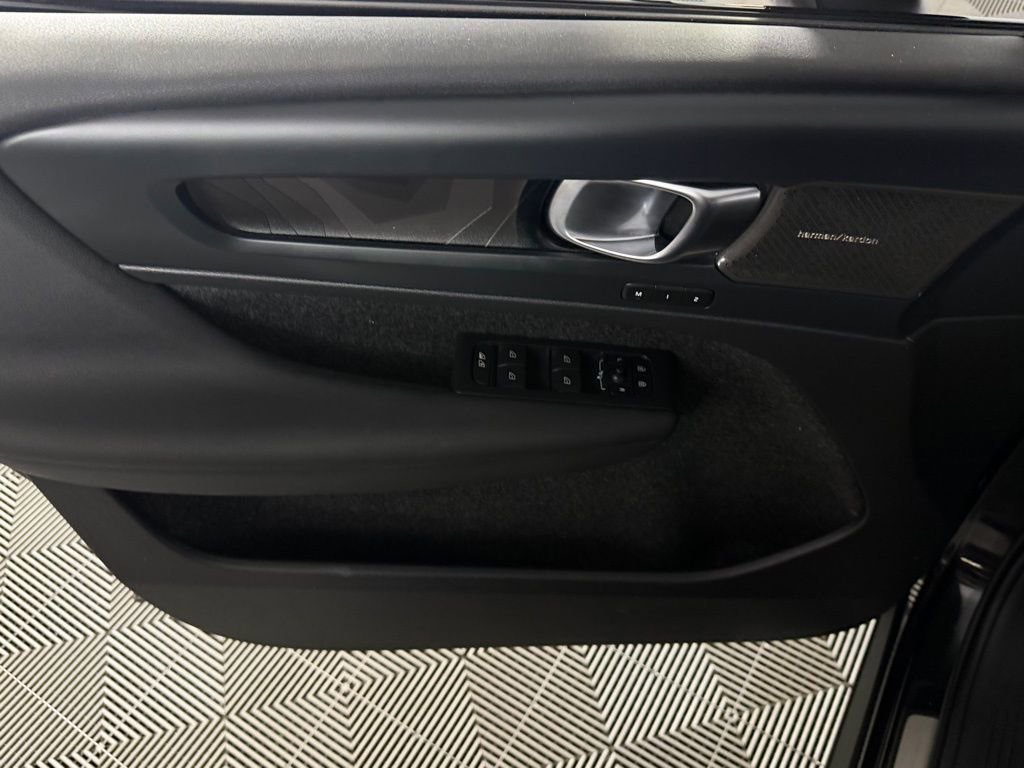 Used 2023 Volvo C40 P8 Recharge Ultimate image 24