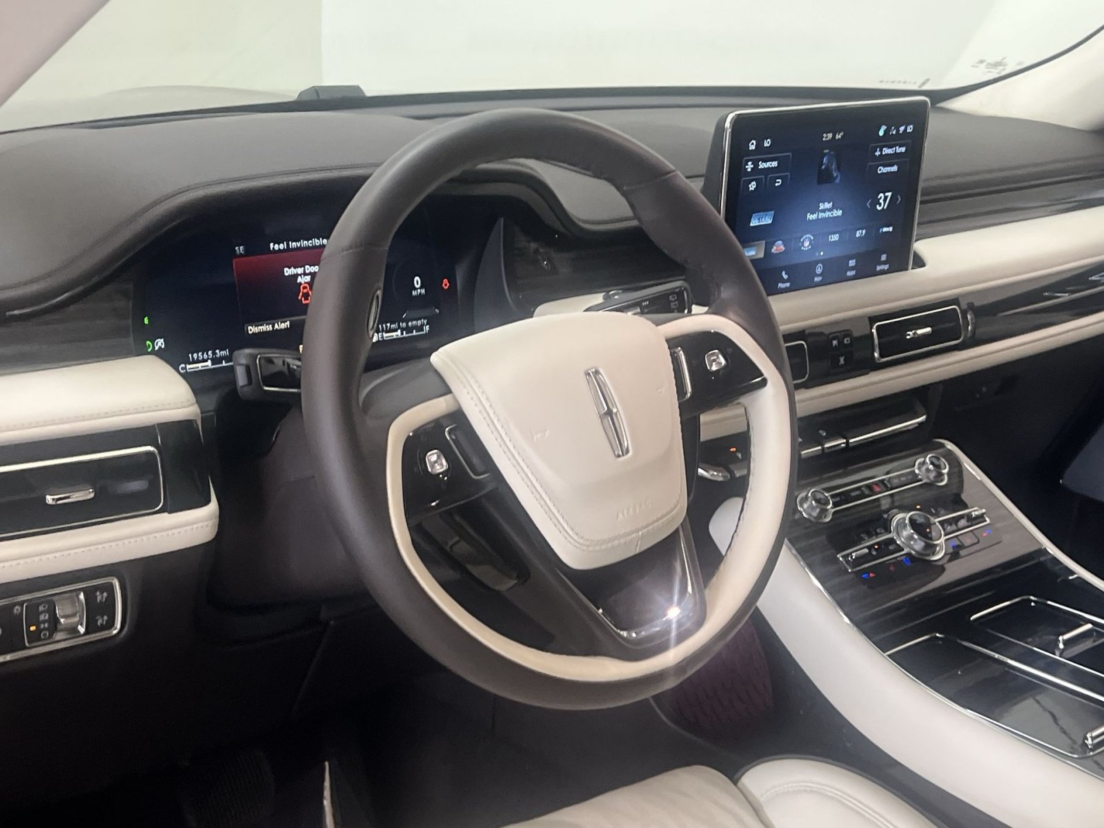 Used 2023 Lincoln Aviator Black Label AWD/4WD image 15