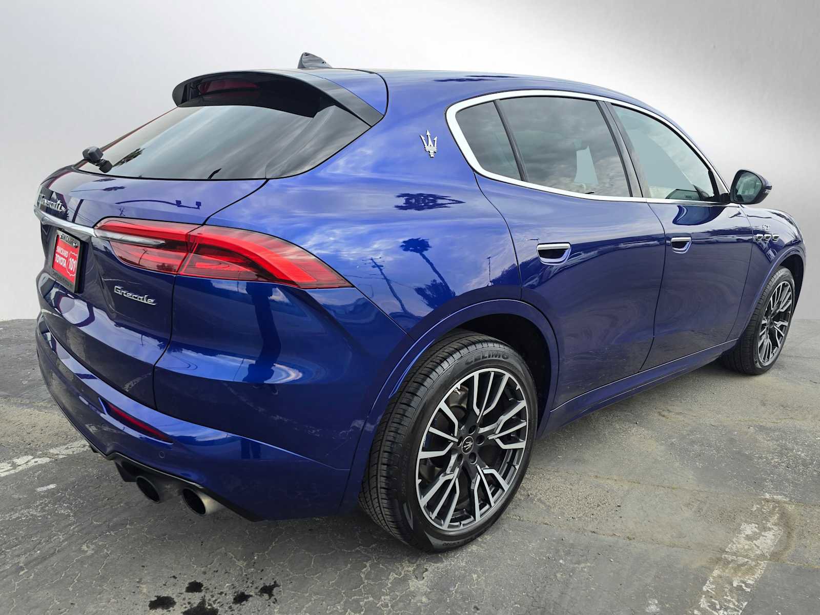Used 2023 Maserati Grecale GT image 3