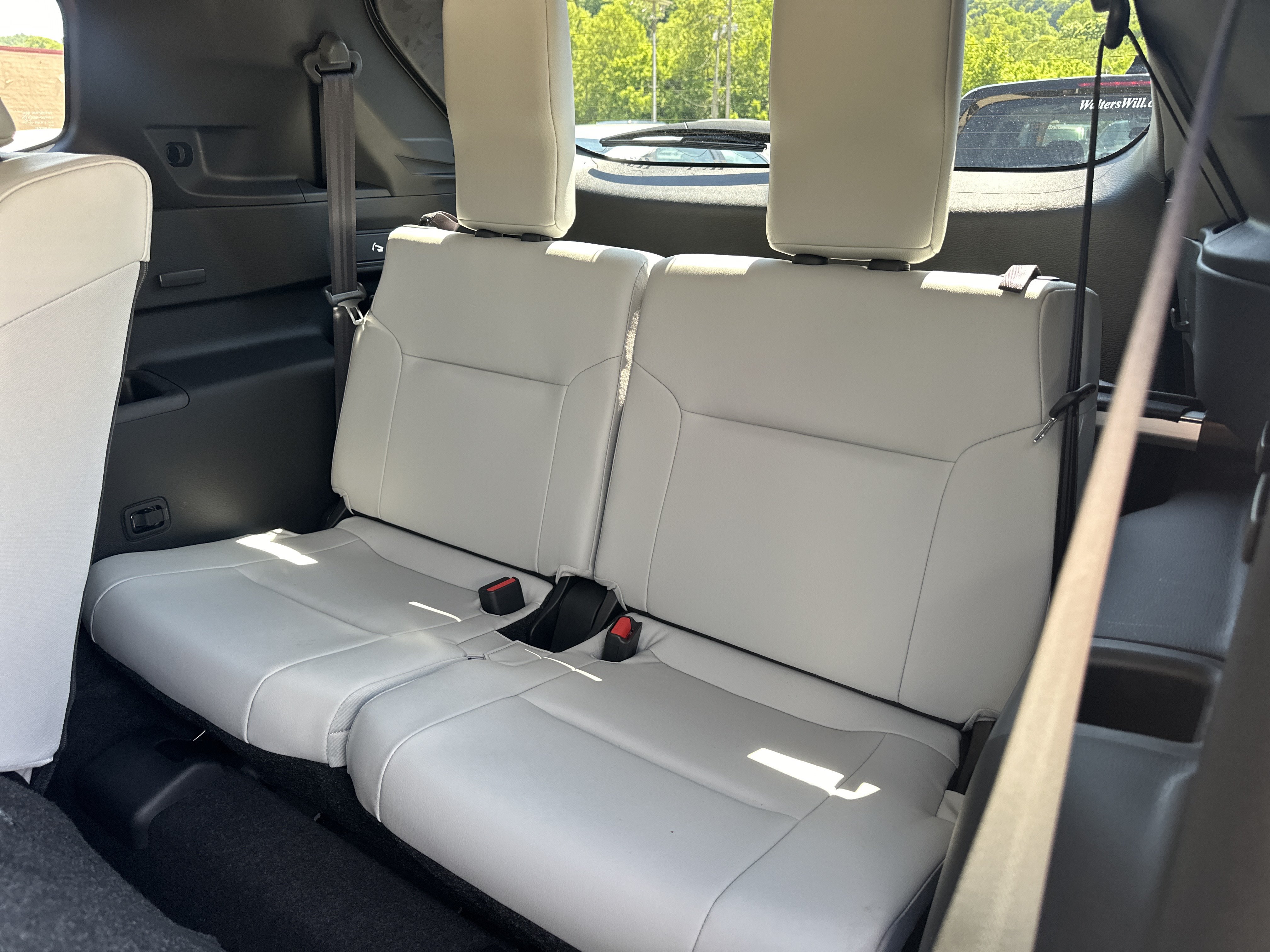 Used 2025 Mitsubishi Outlander AWD image 18