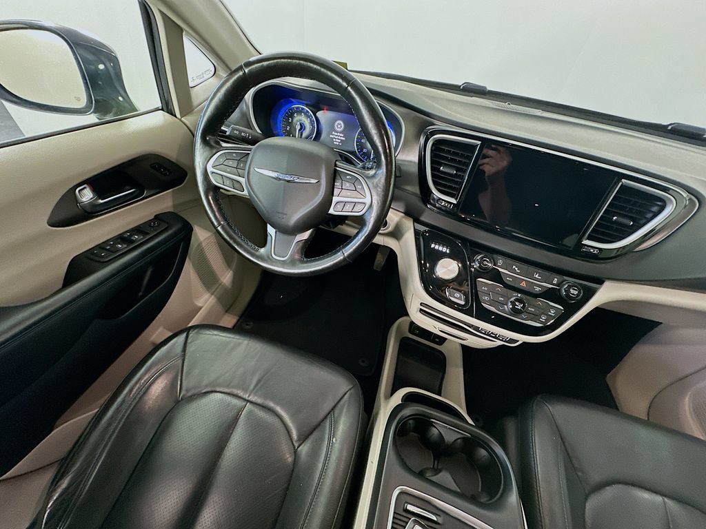 Used 2021 Chrysler Pacifica Touring-L FWD image 9