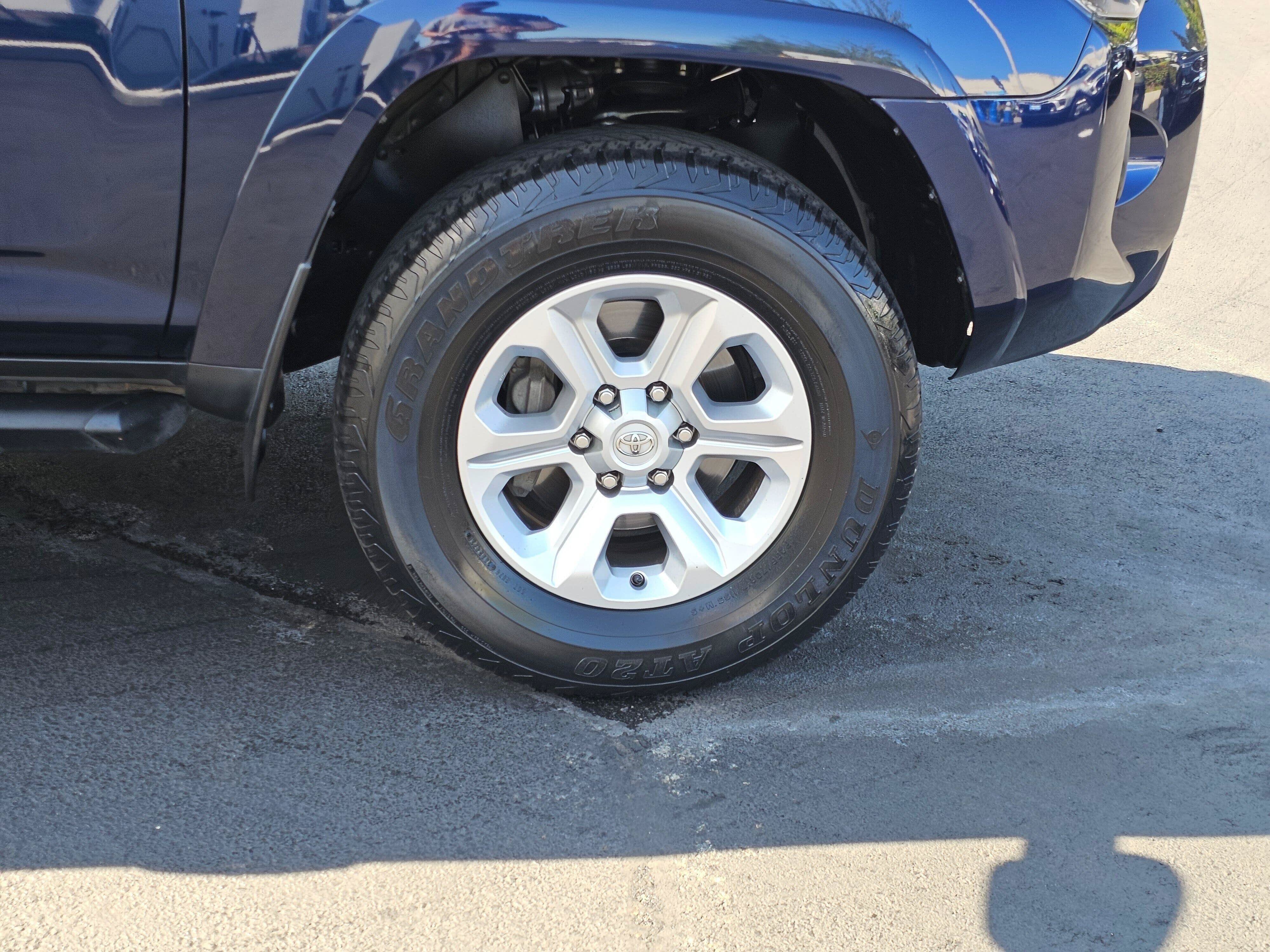 Used 2022 Toyota 4Runner SR5 Premium w/ Moonroof Package AWD/4WD image 9