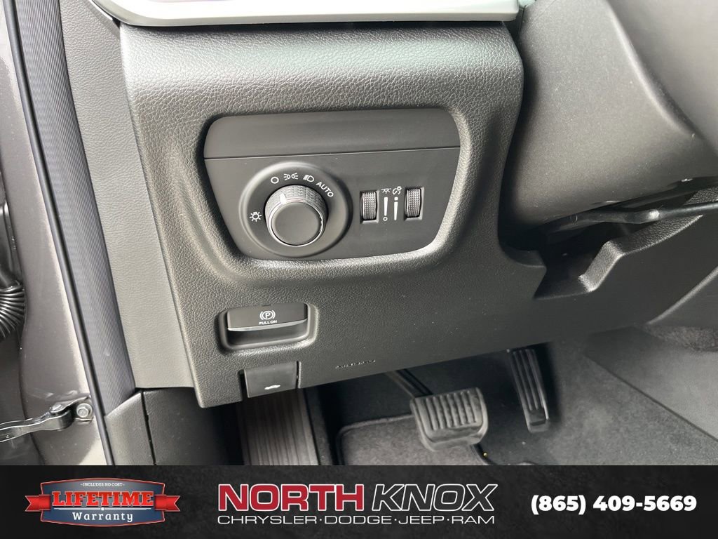 New 2025 Jeep Grand Cherokee L Altitude image 7