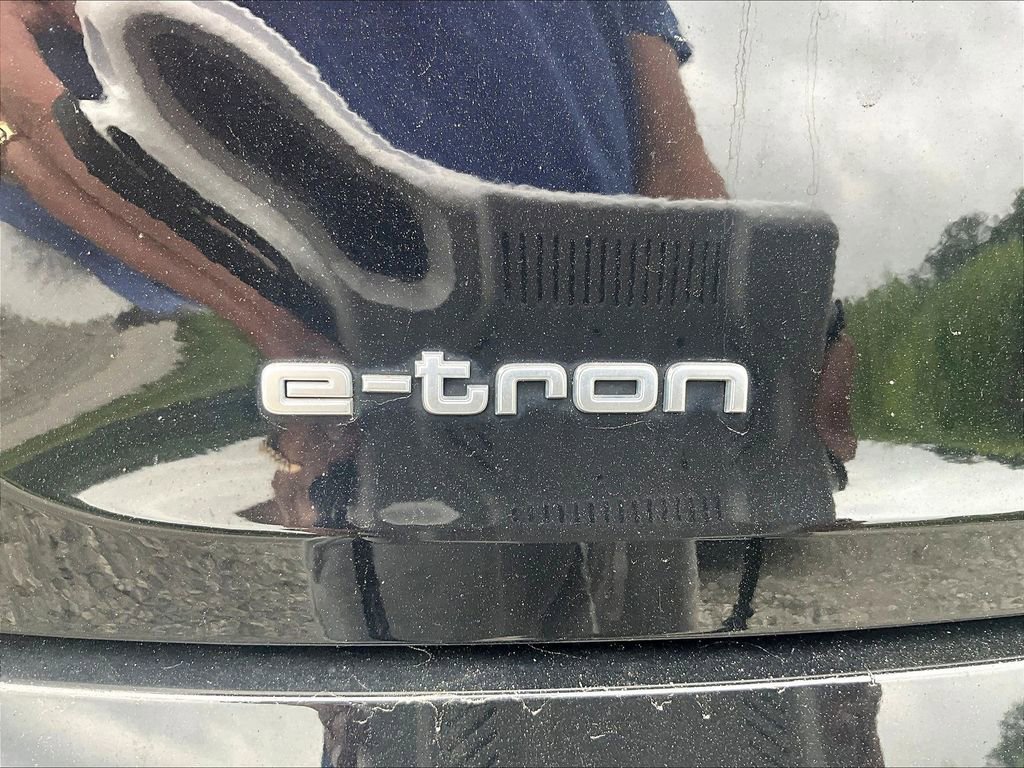 Used 2022 Audi e-tron Premium Plus w/ Premium Plus Package image 8