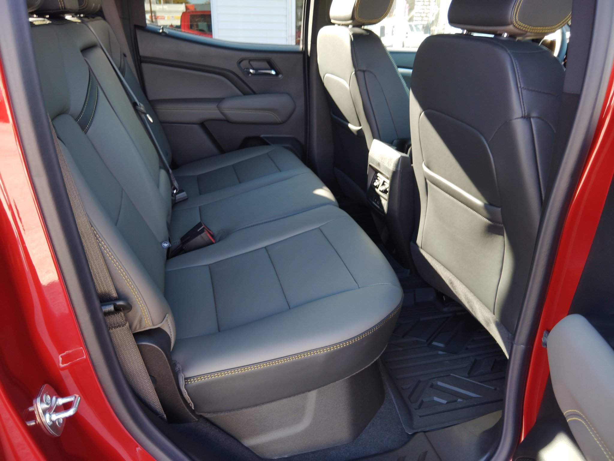 New 2026 Chevrolet Colorado ZR2 w/ Technology Package AWD/4WD image 29