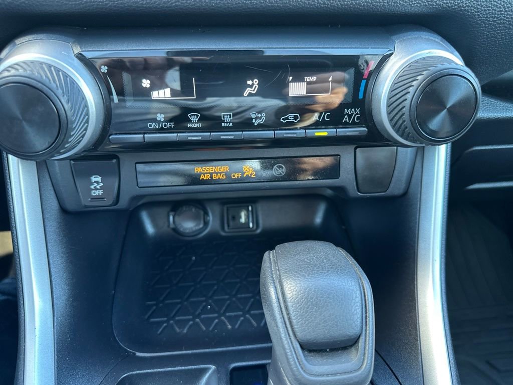 Used 2019 Toyota RAV4 LE image 21