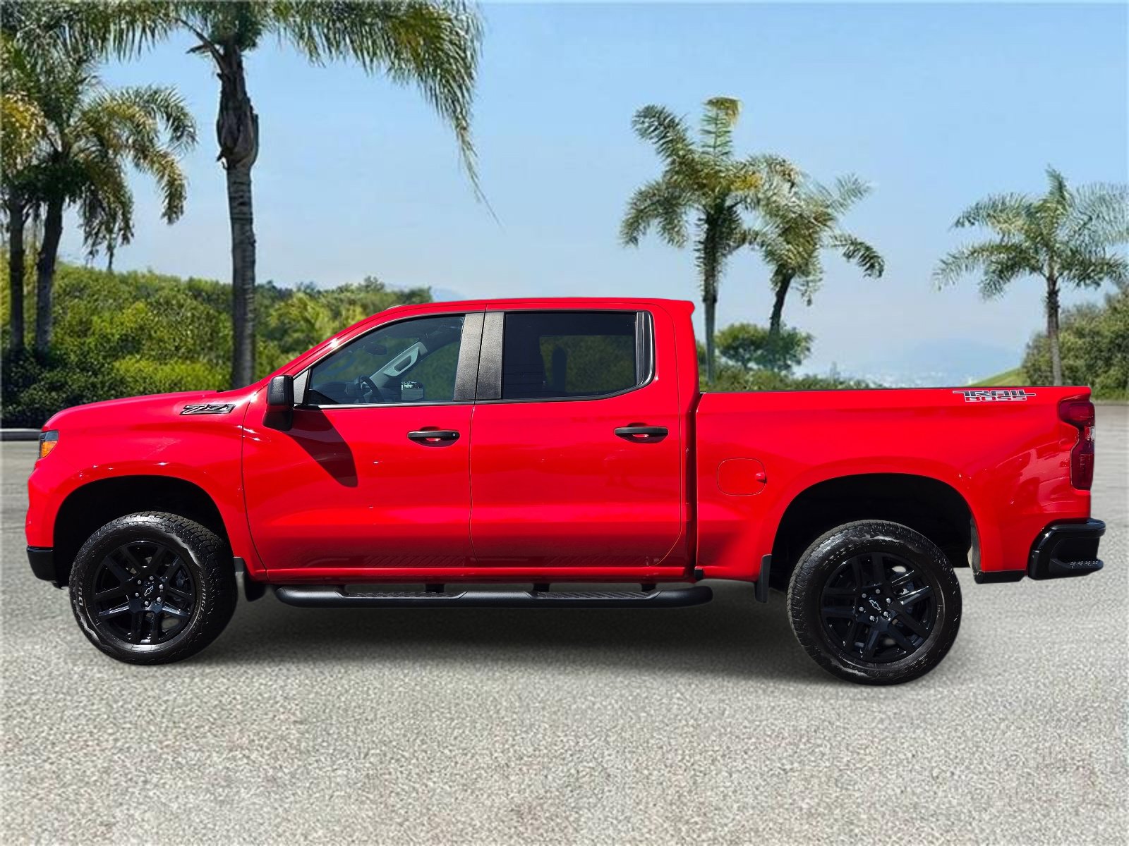 Used 2025 Chevrolet Silverado 1500 Custom Trail Boss w/ Turbomax Blackout Package AWD/4WD image 2