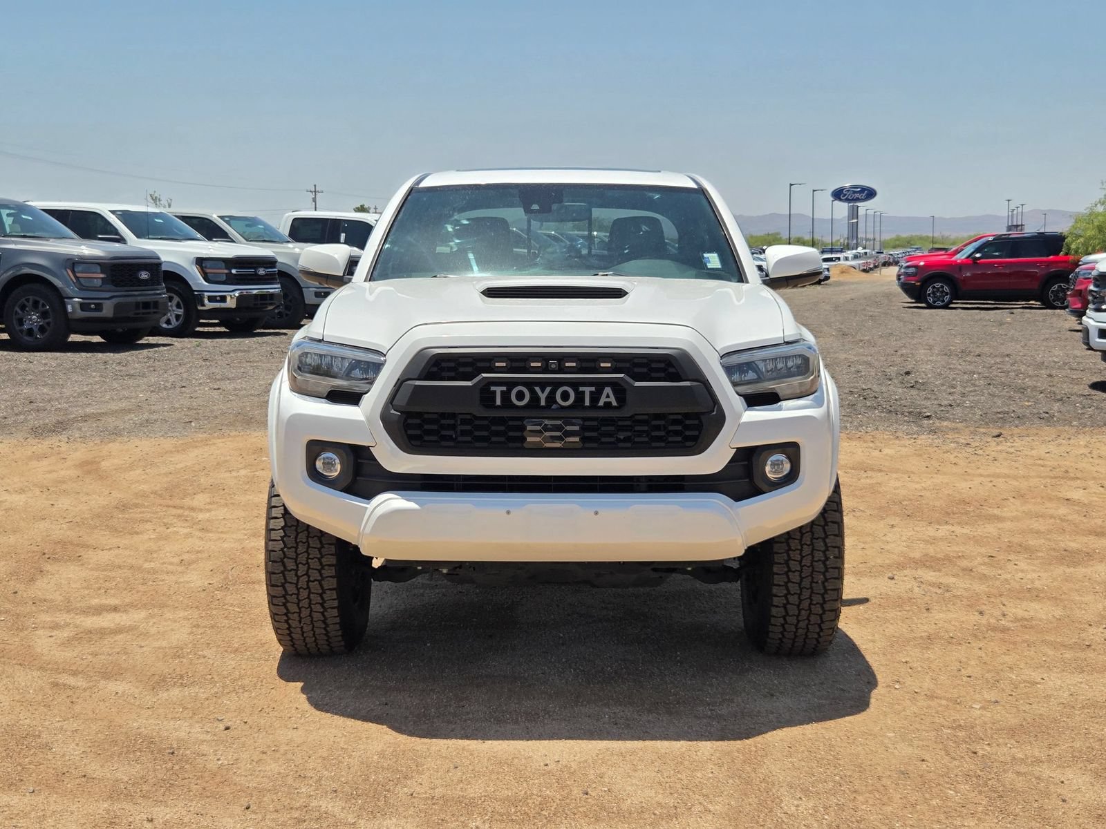 Used 2020 Toyota Tacoma TRD Sport w/ TRD Premium Sport Package AWD/4WD image 3