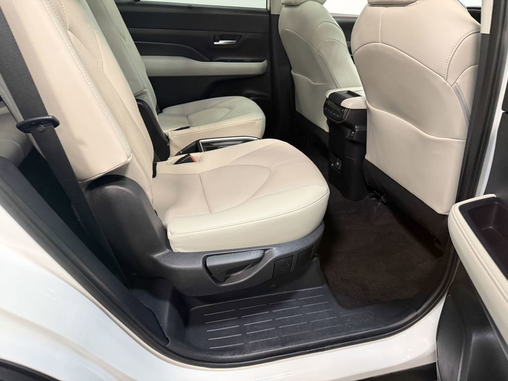 Used 2024 Toyota Grand Highlander AWD image 63