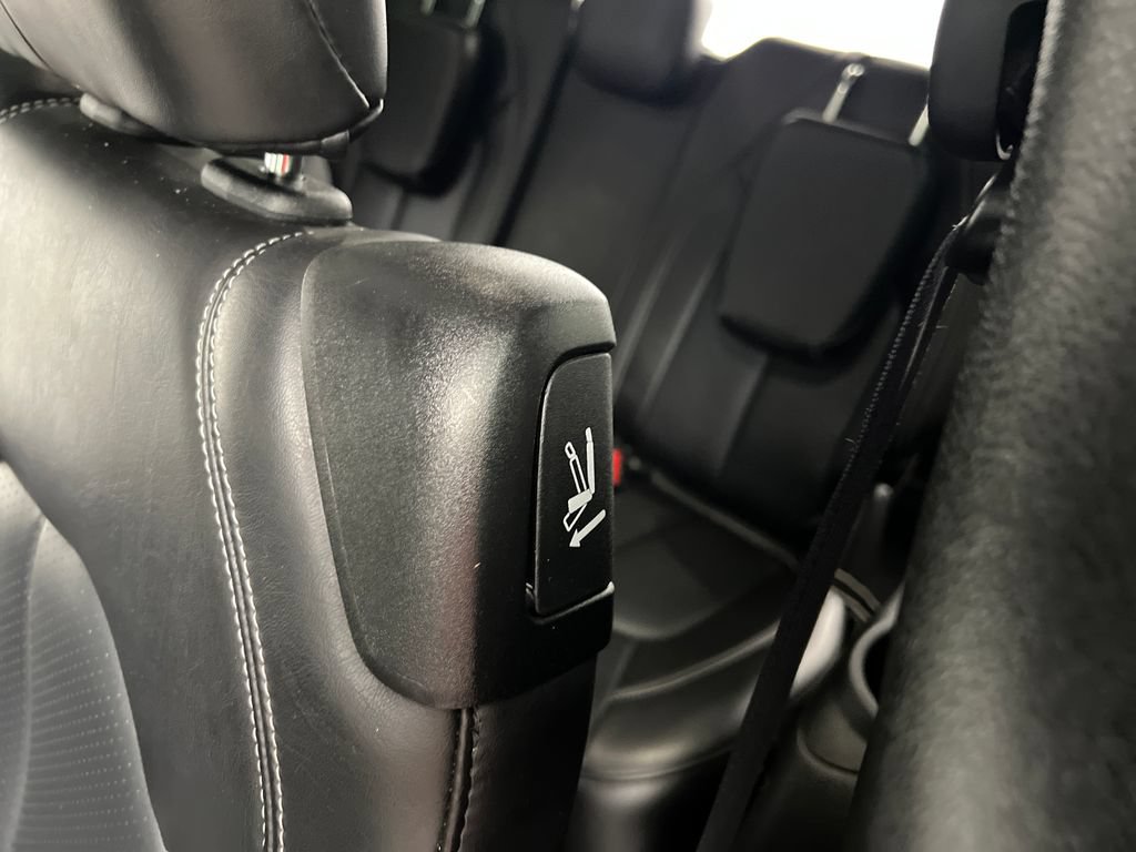 Used 2025 Chrysler Pacifica Select FWD image 19