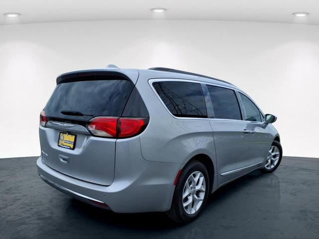 Used 2017 Chrysler Pacifica Touring-L w/ Tire & Wheel Group image 7