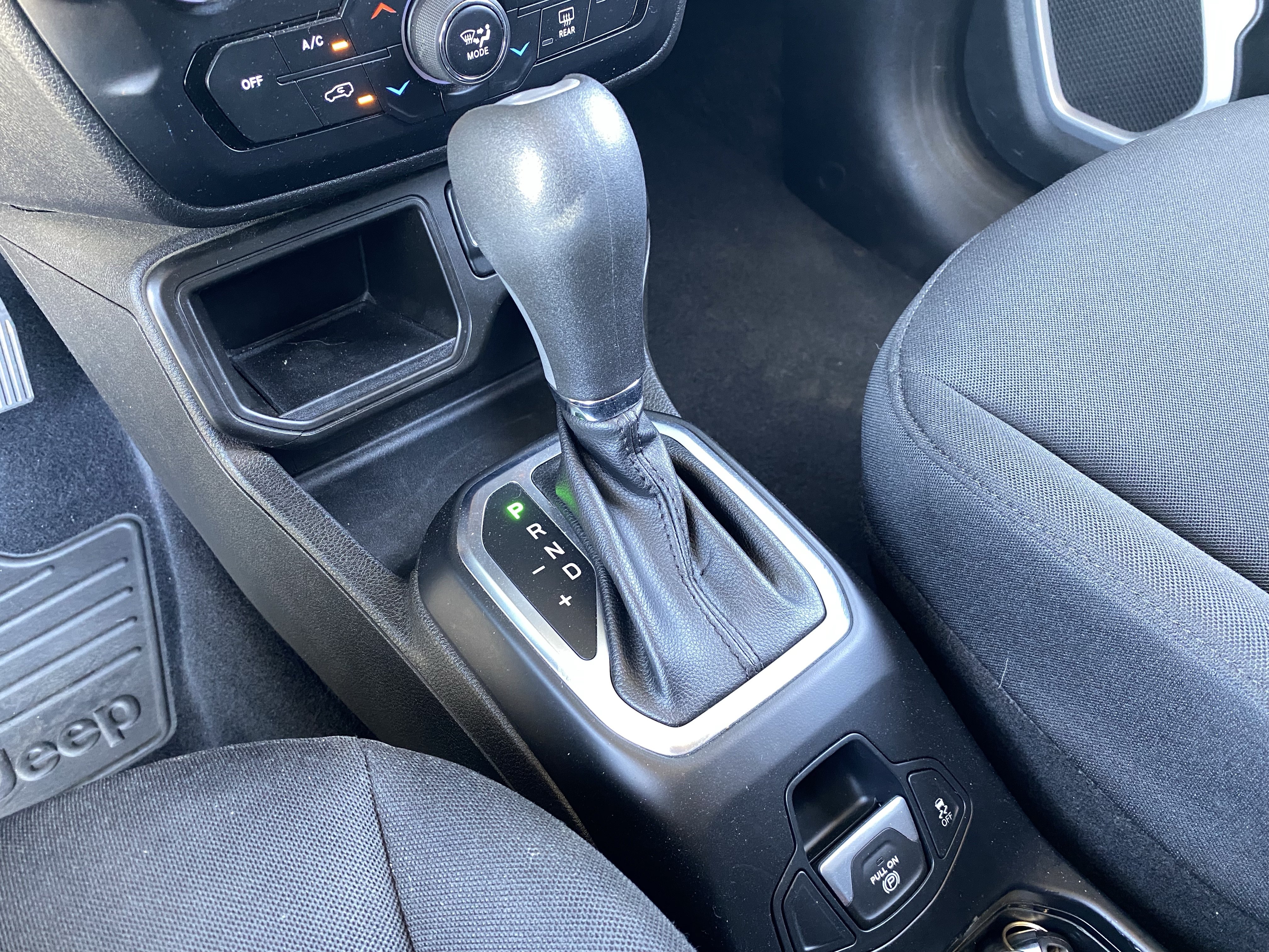 Used 2021 Jeep Renegade Latitude FWD image 25