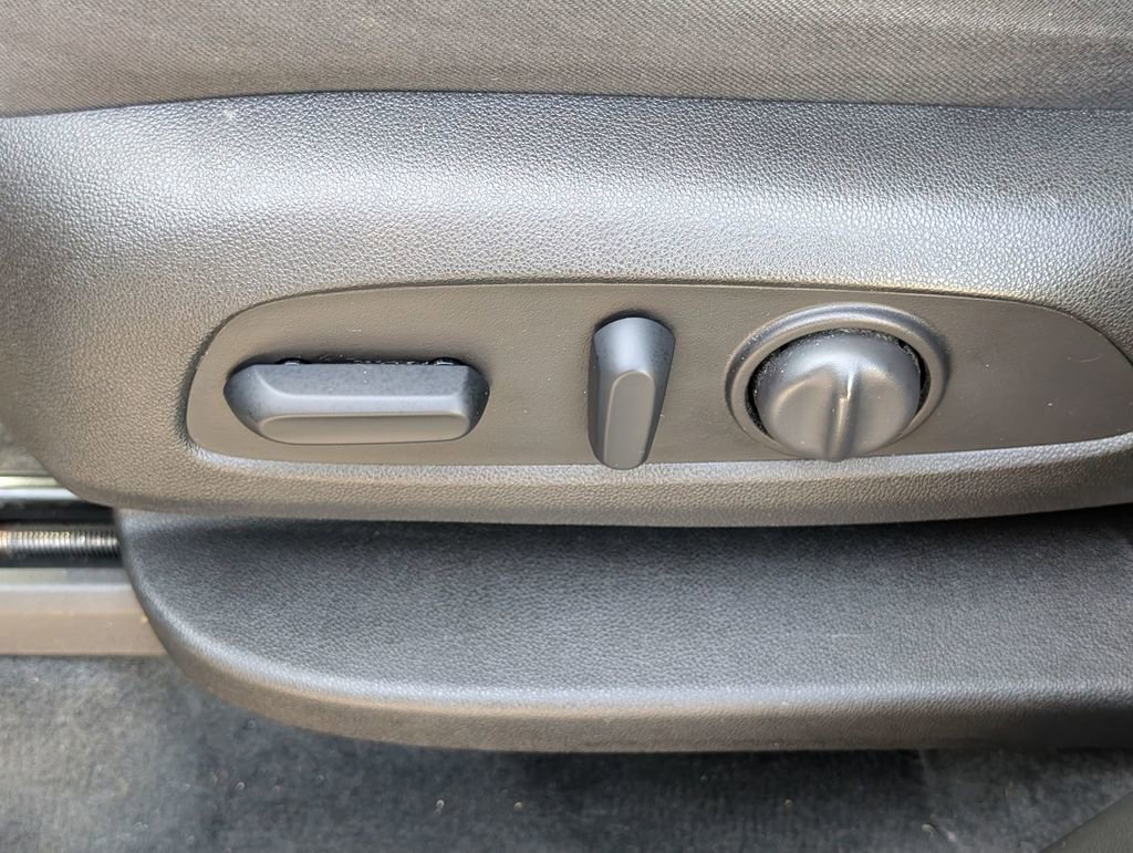 Used 2019 Chevrolet Traverse LT image 16