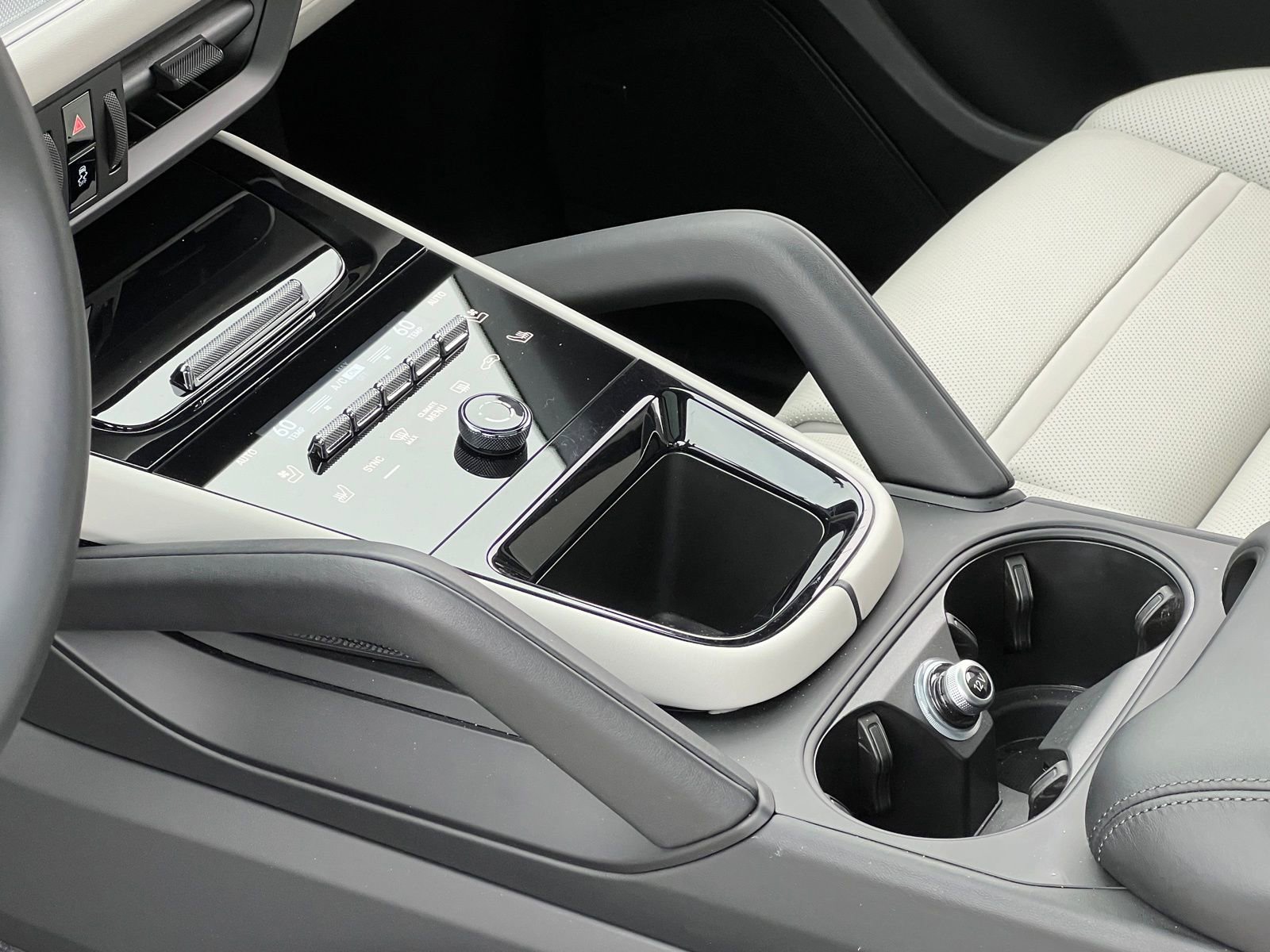 Certified 2025 Porsche Cayenne image 27