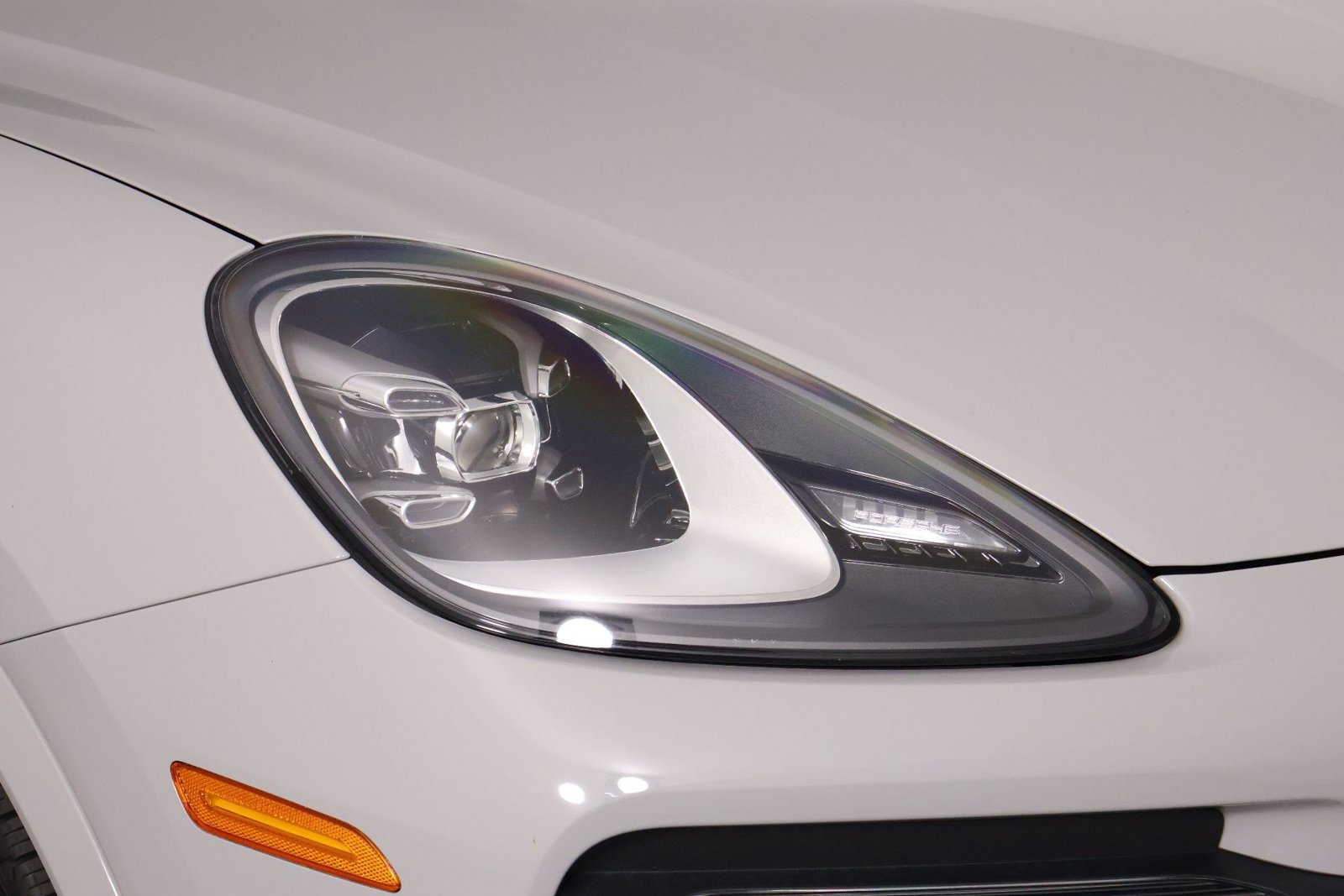 Certified 2023 Porsche Cayenne Platinum Edition AWD/4WD image 28