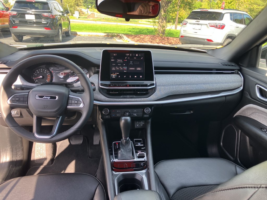 Used 2025 Jeep Compass Latitude AWD/4WD image 14