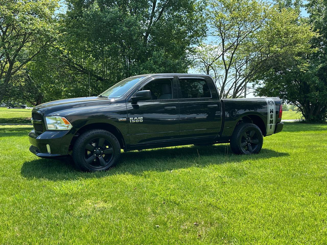 Used 2018 RAM 1500 Express w/ Express Value Package AWD/4WD image 9