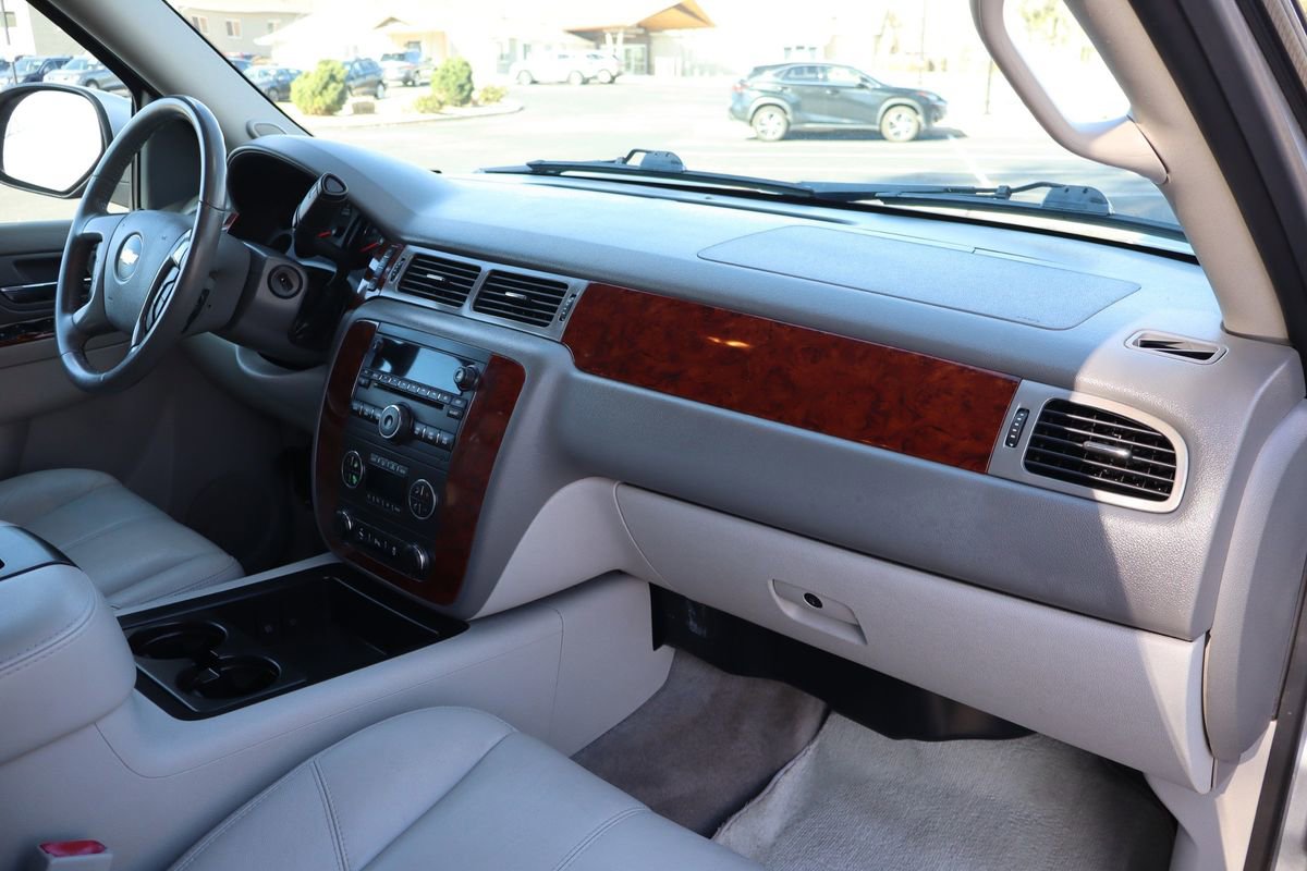 Used 2013 Chevrolet Suburban LT image 17