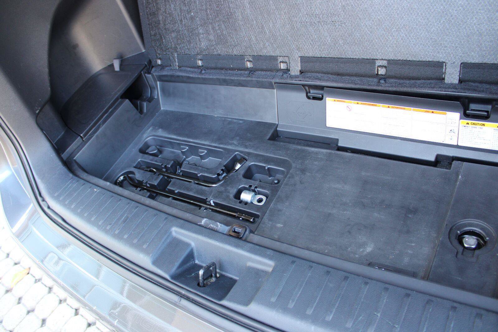 Used 2023 Toyota Highlander LE AWD/4WD image 33