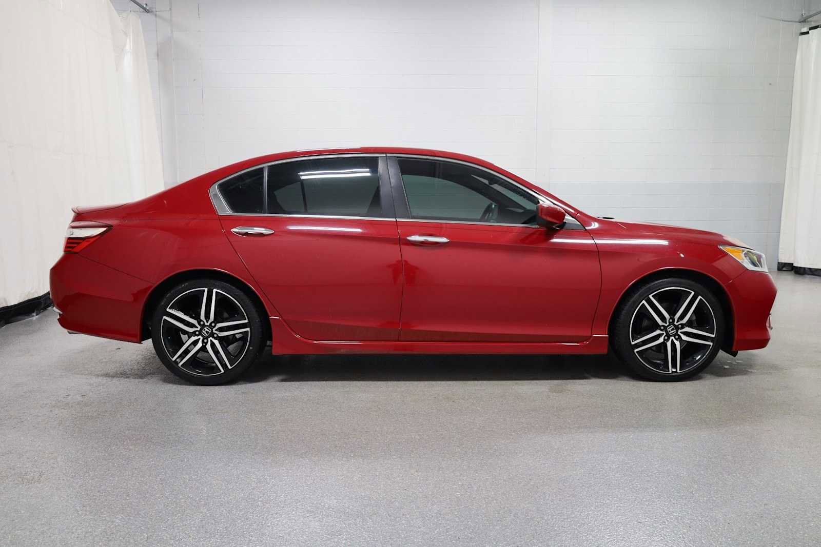 Used 2016 Honda Accord Sport image 10