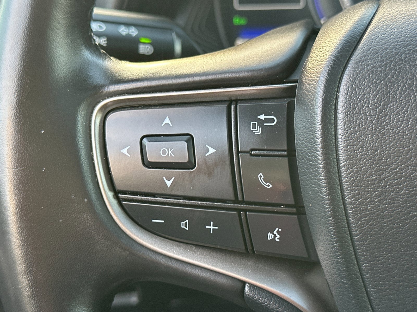 Used 2023 Lexus UX 250h FWD w/ Accessory Package (Z2) image 27