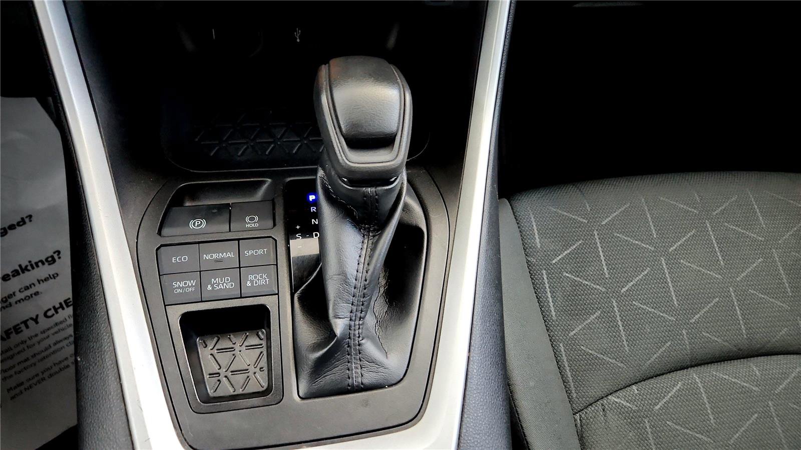 Used 2022 Toyota RAV4 XLE AWD/4WD image 28