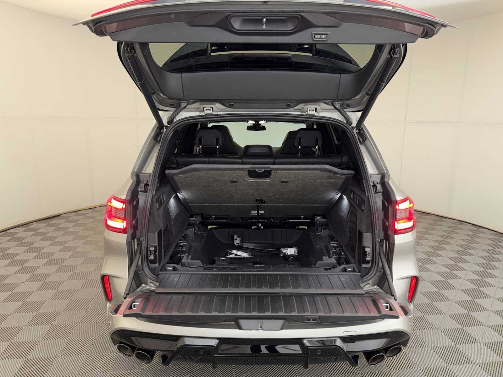 Used 2021 BMW X5 M w/ Competition Package AWD/4WD image 25