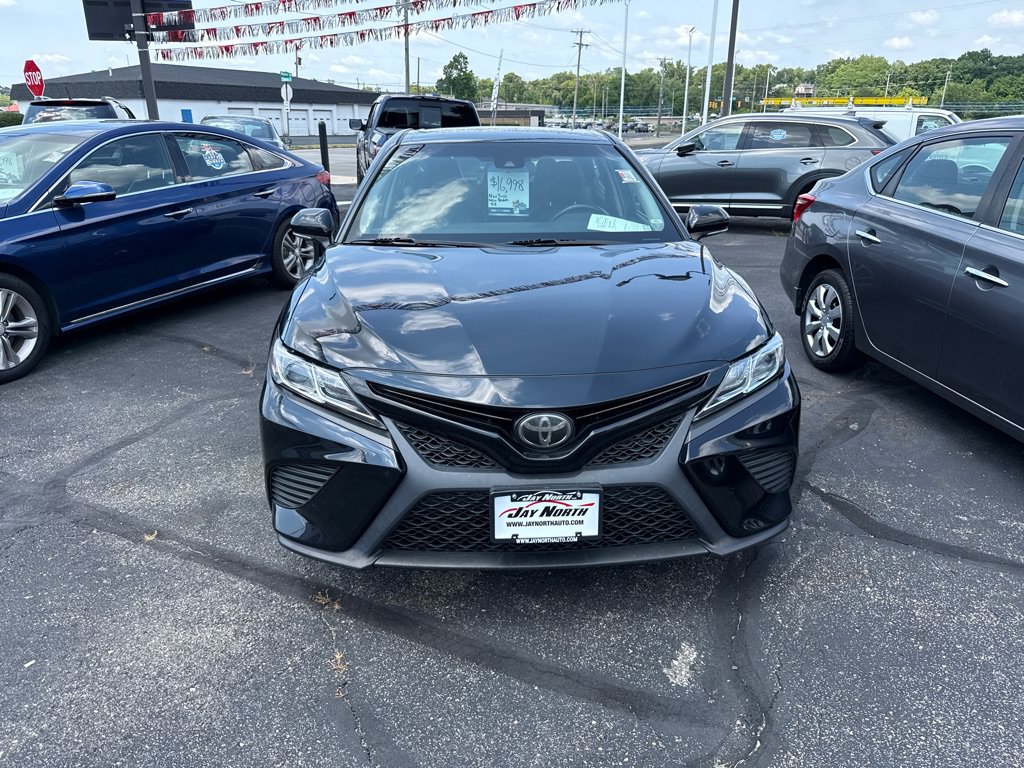 Used 2018 Toyota Camry SE w/ Convenience Package FWD image 2