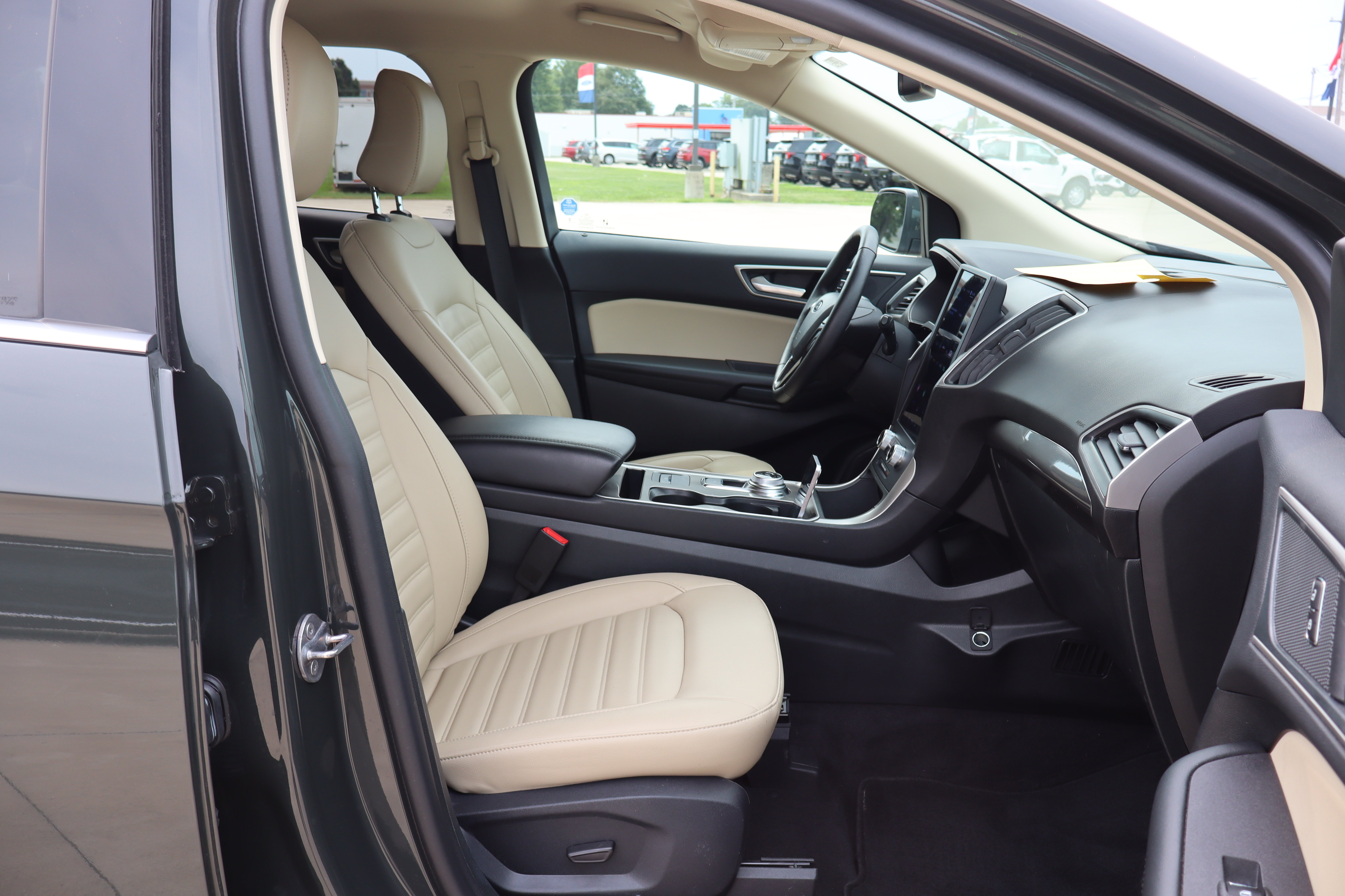 Used 2024 Ford Edge SEL w/ Convenience Package AWD/4WD image 12