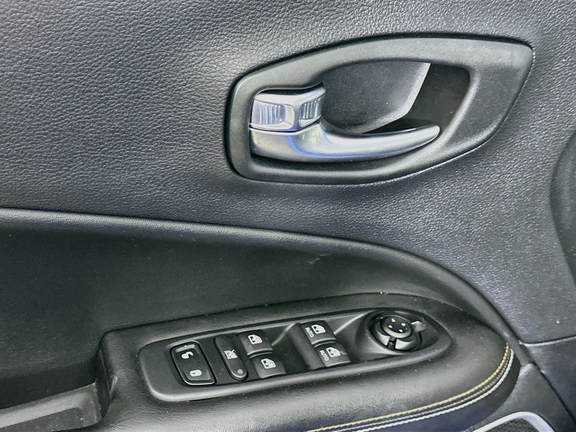 Used 2019 Jeep Compass Sport FWD image 15