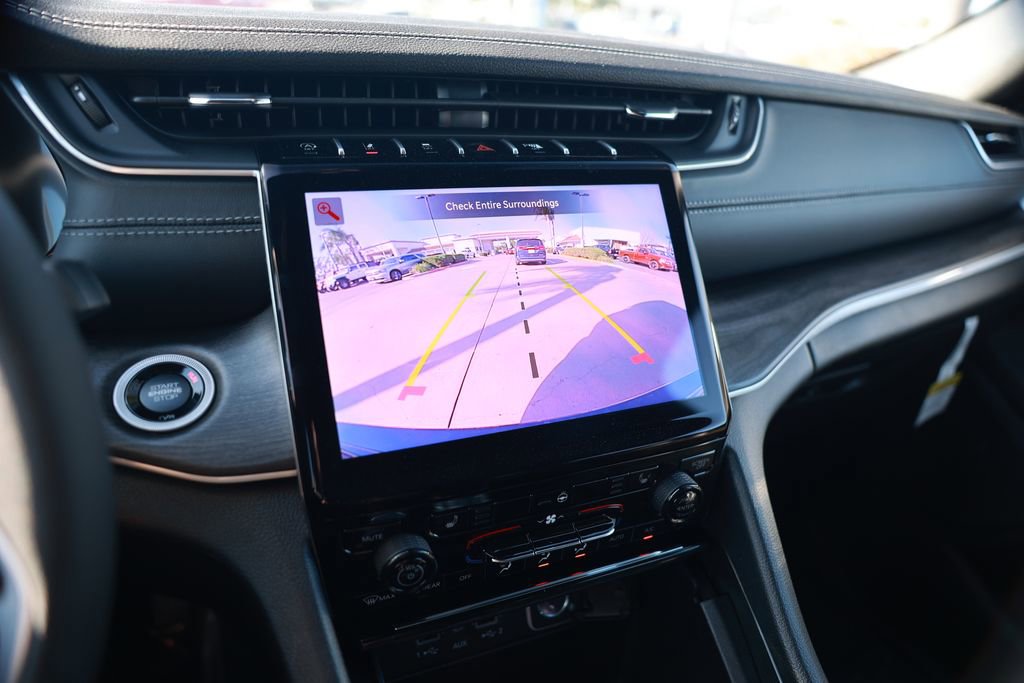 New 2025 Jeep Grand Cherokee Limited w/ Black Appearance Package image 19