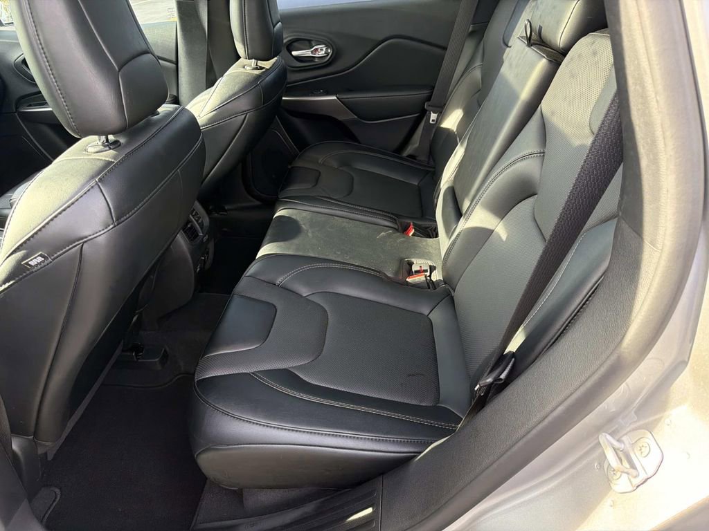 Used 2022 Jeep Cherokee Latitude Lux w/ Sun & Sound Group image 16