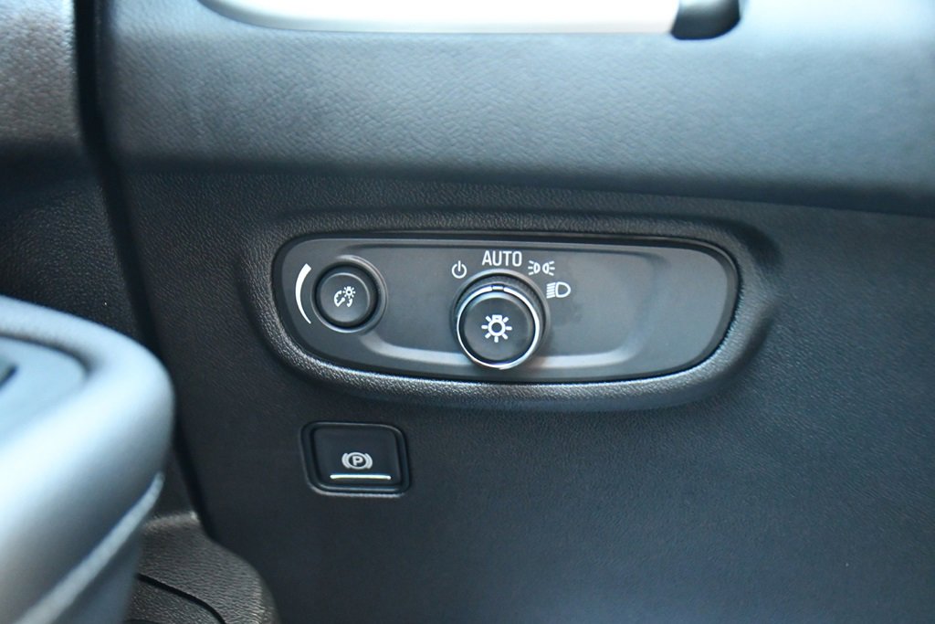 Used 2022 GMC Terrain SLE w/ Driver Convenience Package image 28