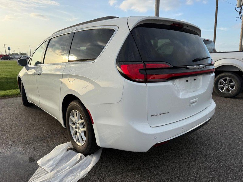 Used 2022 Chrysler Pacifica Touring-L image 2