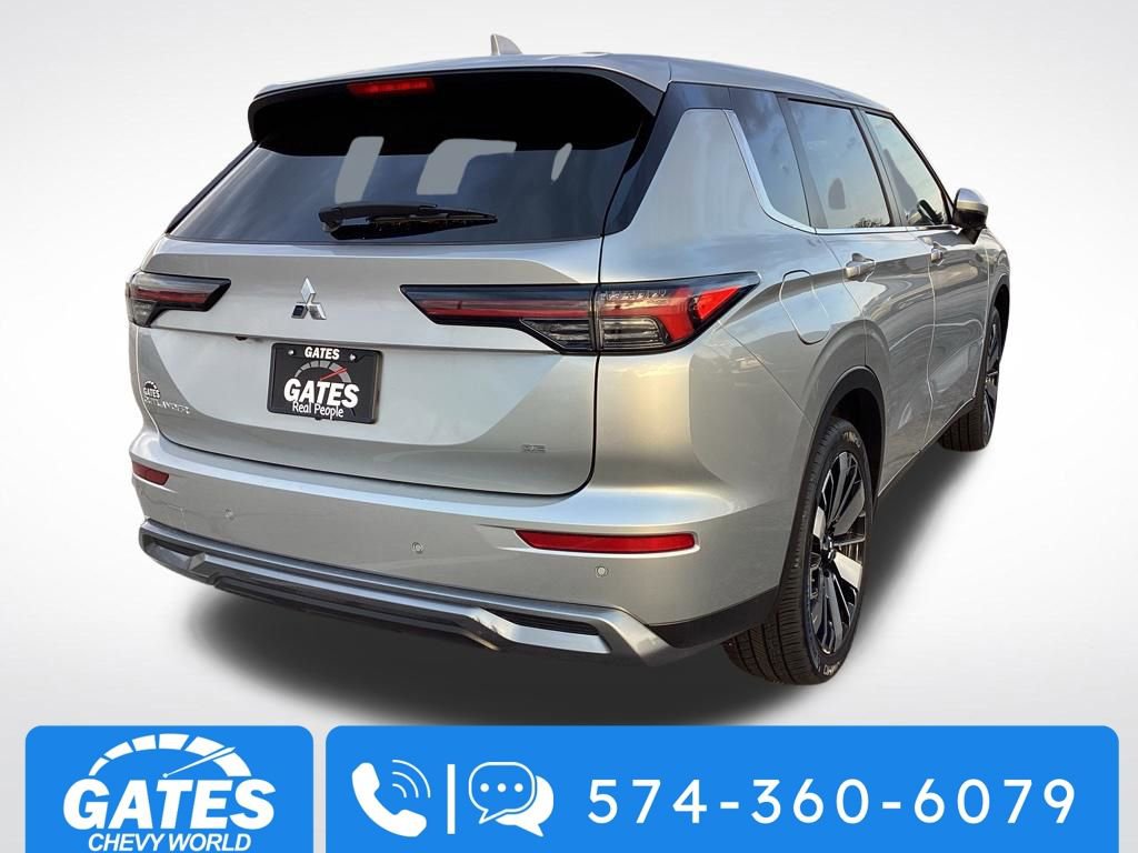 Used 2025 Mitsubishi Outlander SE image 9