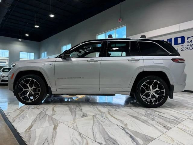 Used 2022 Jeep Grand Cherokee Summit AWD/4WD image 11