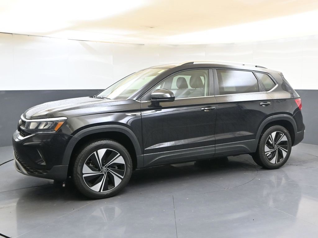 Certified 2024 Volkswagen Taos SE image 2