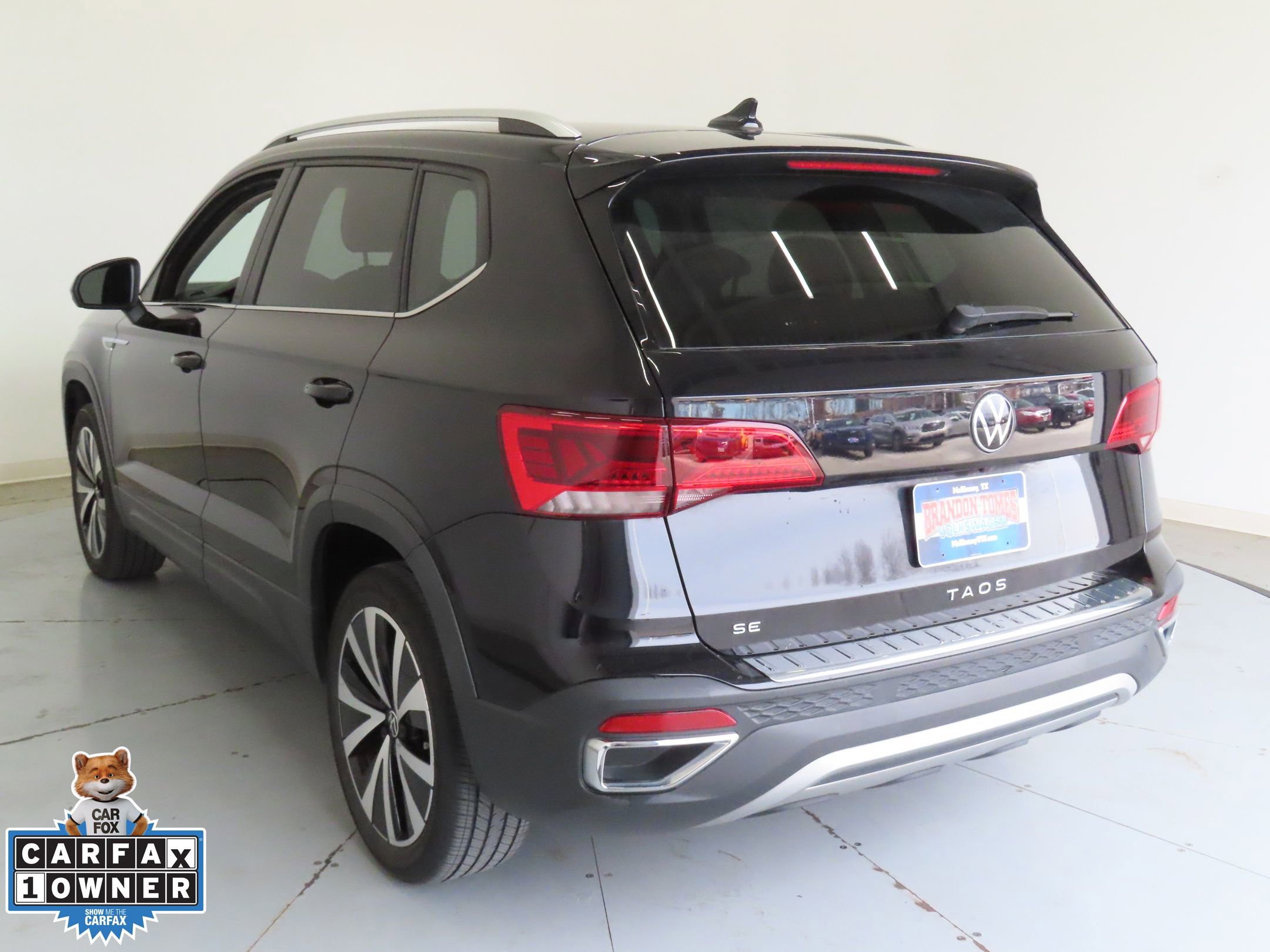 Certified 2023 Volkswagen Taos SE image 7