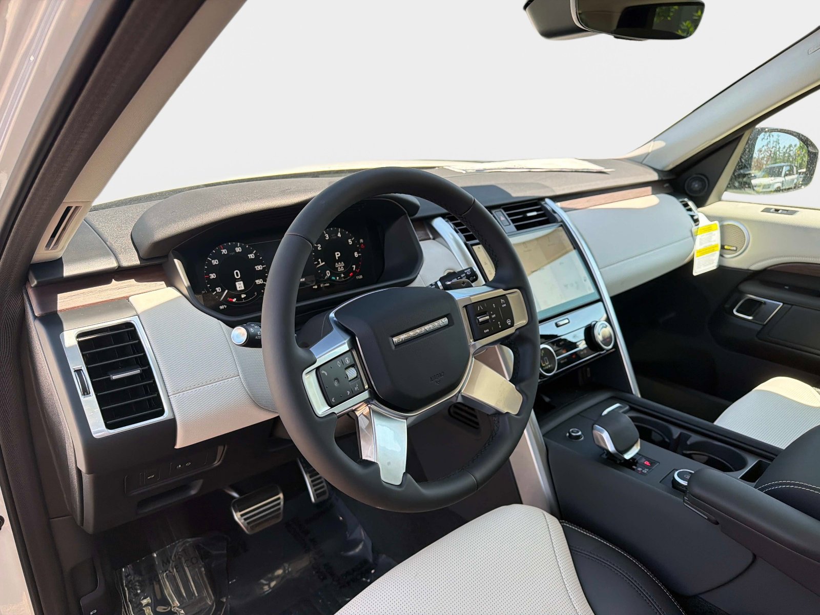 New 2026 Land Rover Discovery Dynamic SE AWD/4WD image 18