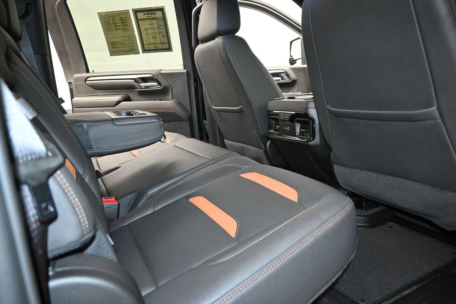 Used 2024 GMC Sierra 2500 AT4 w/ AT4 Premium Plus Package AWD/4WD image 25